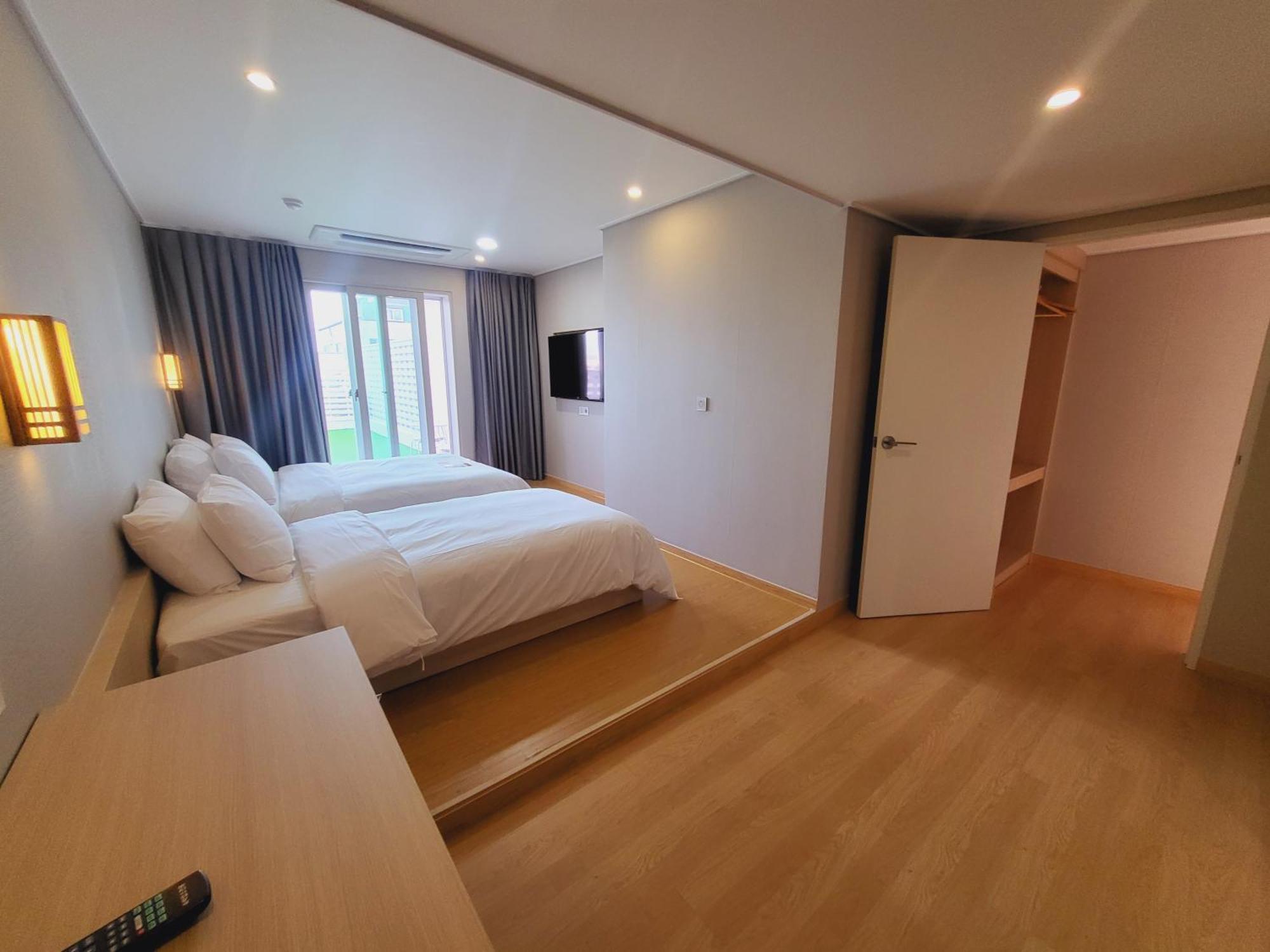 Hotel Razab ポハン エクステリア 写真